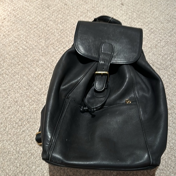 Vintage Coach Large Black Backpack 0529 - Authentic early 2000s soft leather. - Picture 4 of 7